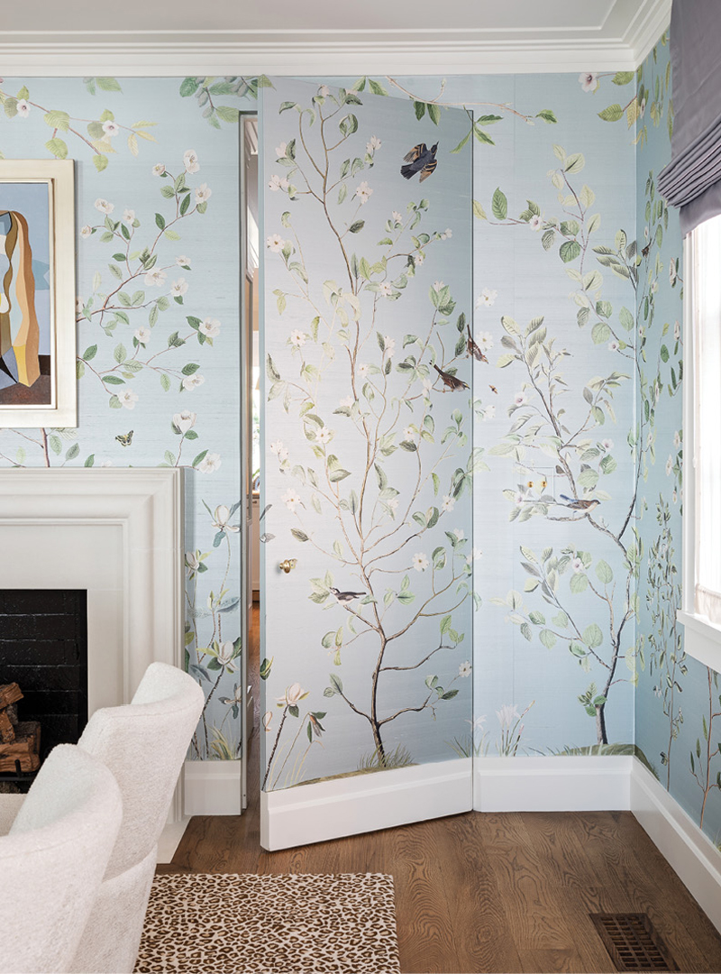 PEEKABoo: Inspired by a photograph of Pauline de Rothschild, Rosenfeld continued the Aux Abris “Botanical-Silk” wallpaper over the door to the kitchen.
