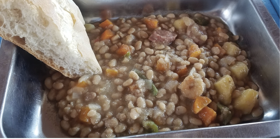 A stew made with white peas.