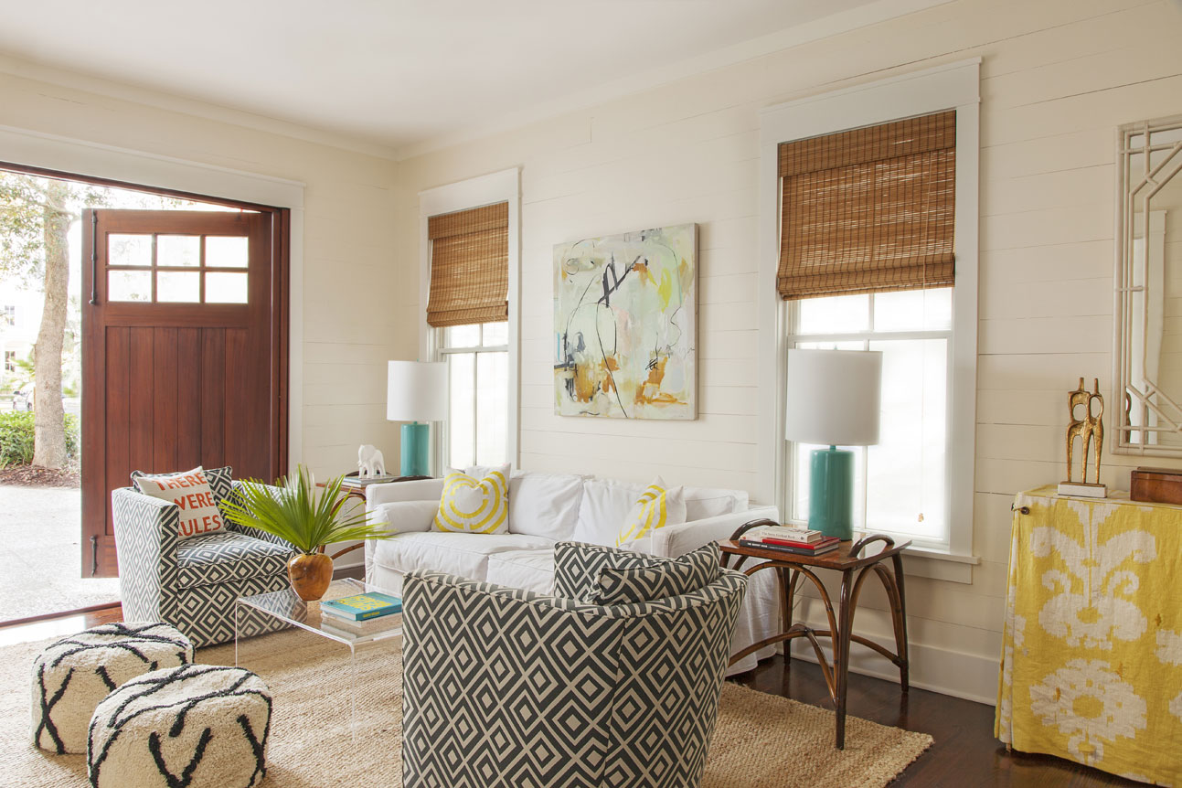Hang Loose: Allison curated a more casual vibe in the guest house by freely mixing patterns and colors. A painting by Sally King Benedict ties the look together.