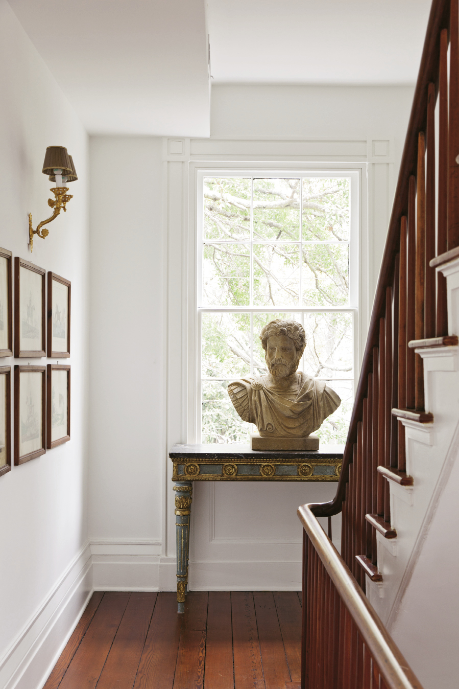 HEIRLOOM IMPORTS A bust of a Roman commander sits on a gilded 18th-century table in the second-floor hallway.