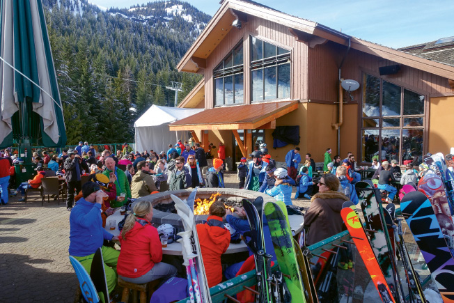 The lively après ski scene at Crystal