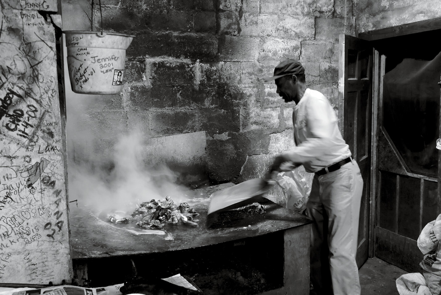 Dedicated oyster cook Henry Gilliard stoked fires and roasted clusters in the oyster room from 1995 to 2011; photograph by Cramer Gallimore