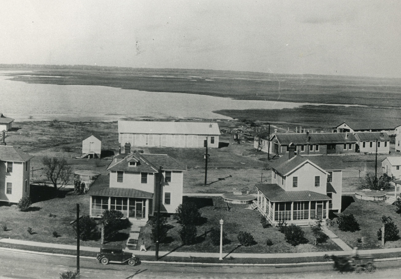 Houses near Station 17 and Fort Moultrie in 1930.