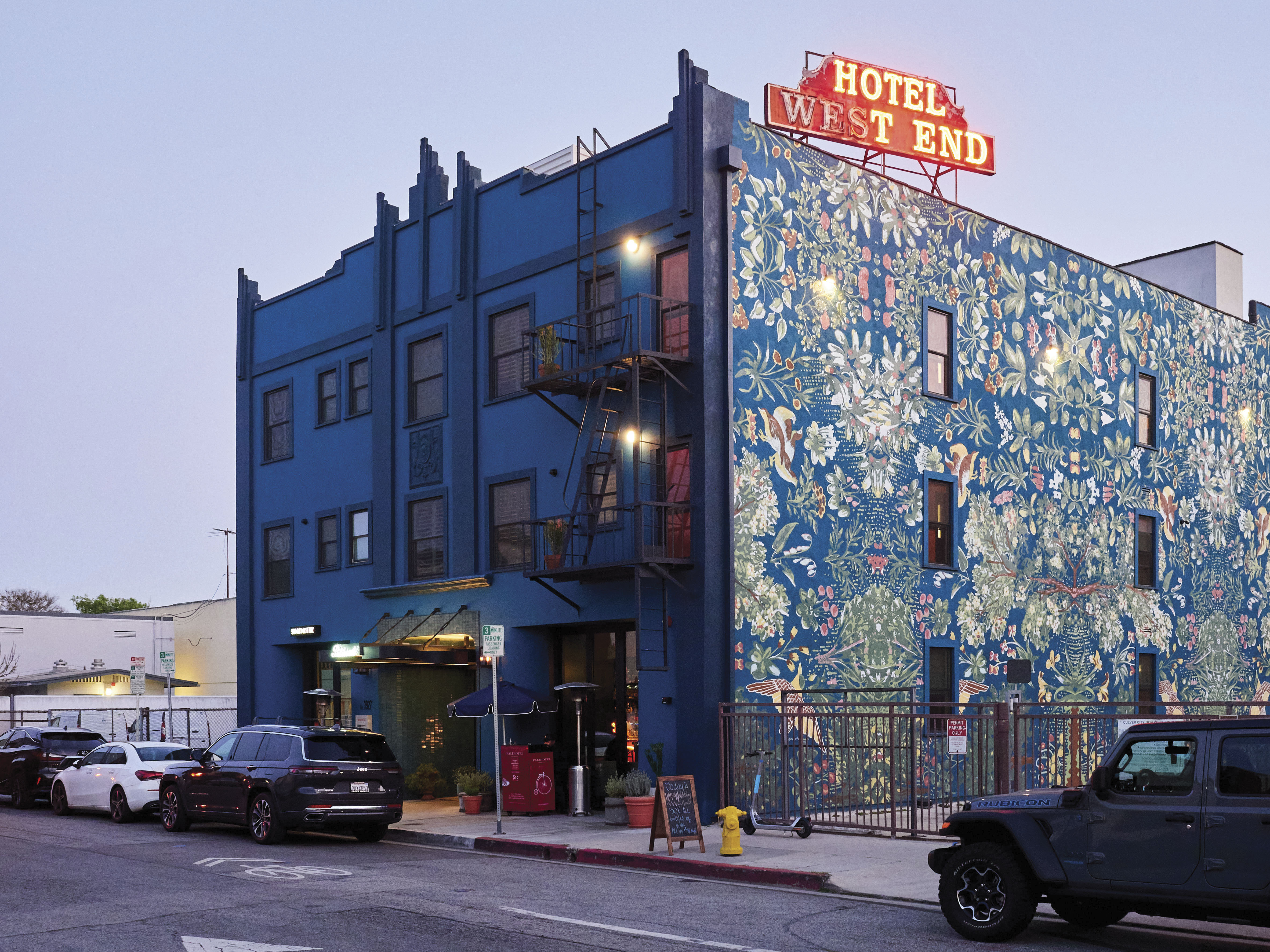 A historic boarding house-turned-boutique hotel, Palihotel Culver City is on a low-traffic street near the Culver Steps.