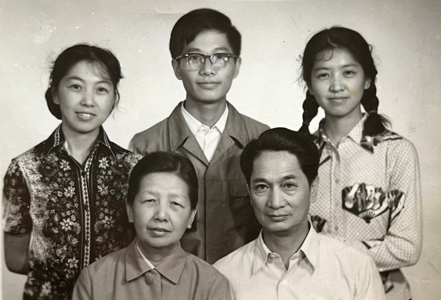 Beijing Beginnings: President Hsu’s parents, Yuchu Wang and Sifu Xu (front row), had college degrees, but educational opportunities for him and his sisters, Duoqing and Duohong, were squelched during Mao’s Cultural Revolution.