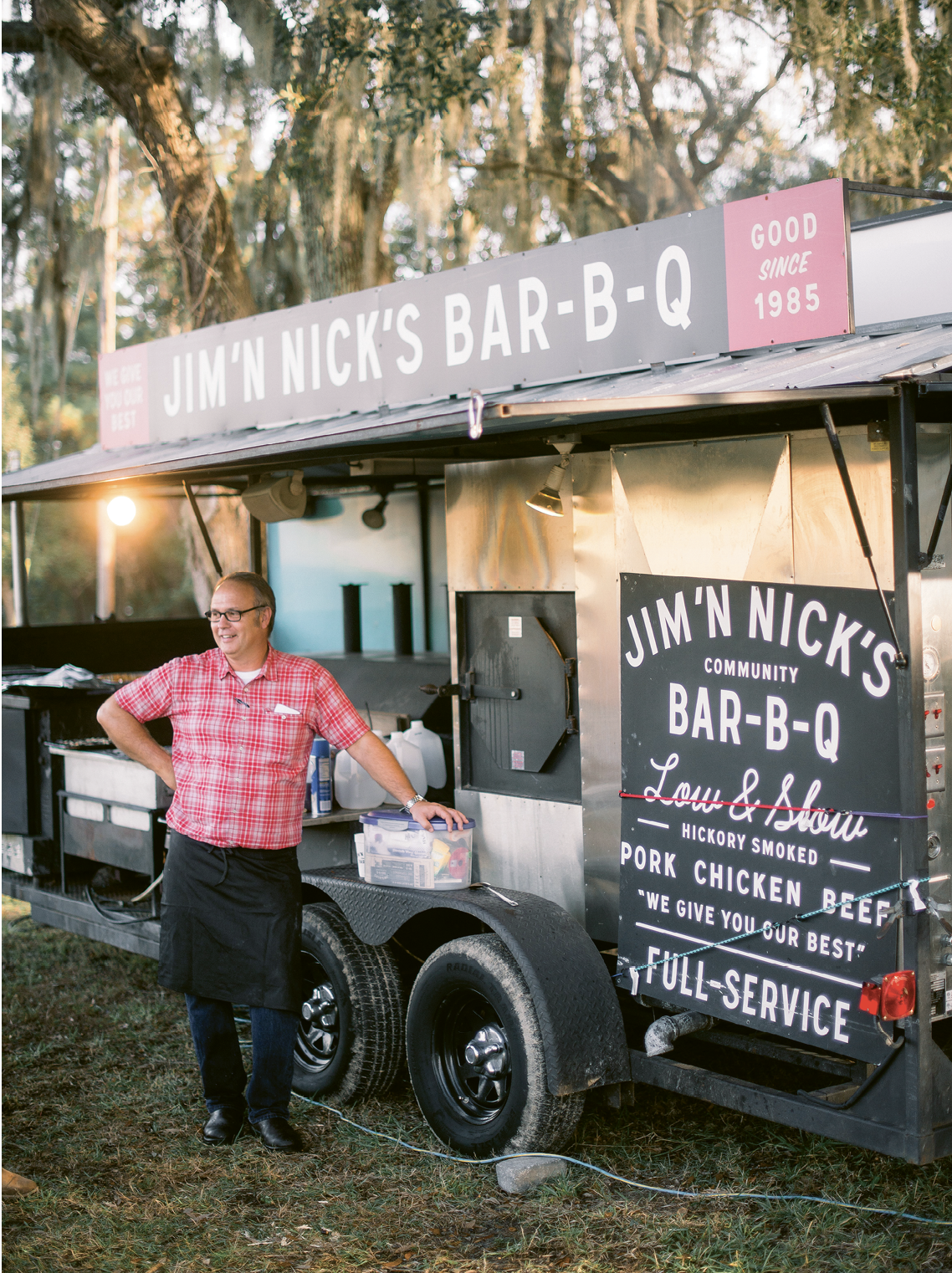 Southern Comfort: Since Kevin loves the food at Jim ’N Nick’s—paired with the fact that they offer a come-to-you catering truck—the barbecue purveyors made a perfect pick for this outdoor occasion.