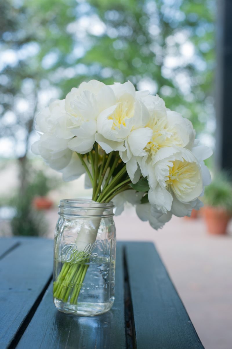 WHAT A HANDFUL: Stems arranged a simple white peony bridal bouquet to complement D&#039;Anne&#039;s gown.