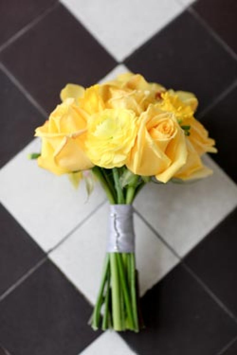 COLOR ME HAPPY: Accented with gray ribbon and pearl-tipped pins, the bright yellow bridesmaid bouquet stood out with a classic style that evoke a vintage palette.