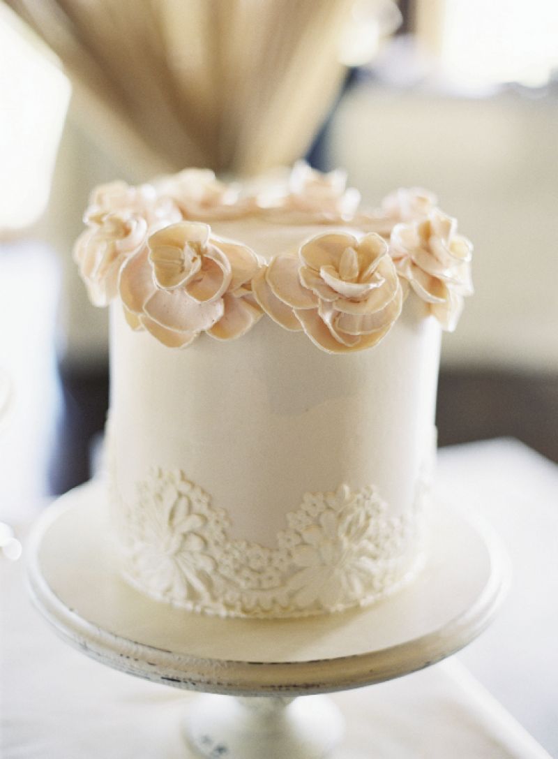 INSPIRED TASTE: In addition to the couple&#039;s stationery, Crystal&#039;s lace veil inspired the designs on Jim Smeal&#039;s cakes.