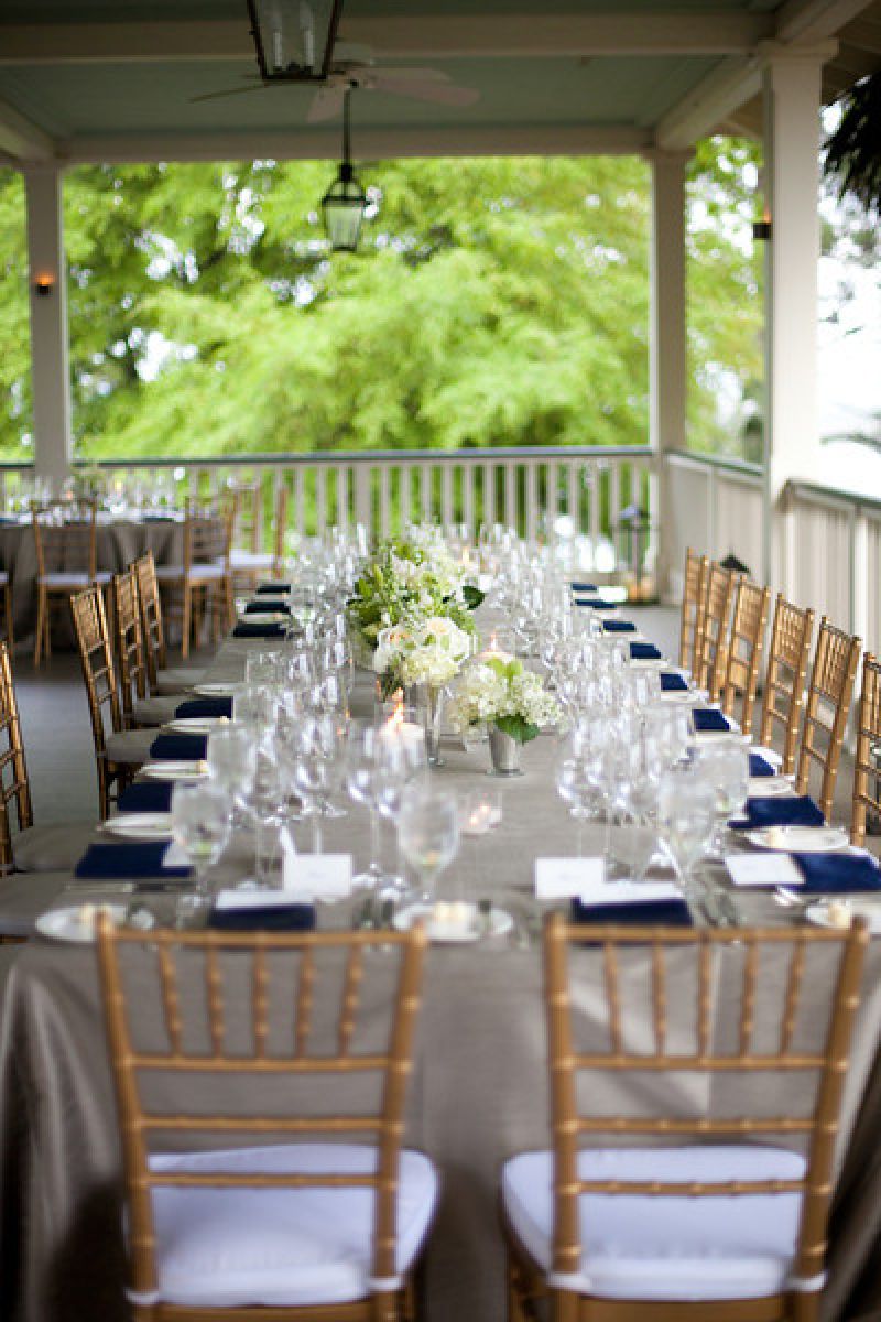 LET’S EAT: King tables were arranged around the River House’s plantation porch.