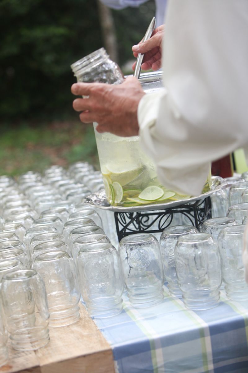 FILL ME UP: Pre-ceremony drinks were offered with self-serve Mason jars. While enjoying the sounds of the Charleston Brass Ensemble, guests had their fill of sweet tea and lemonade.
