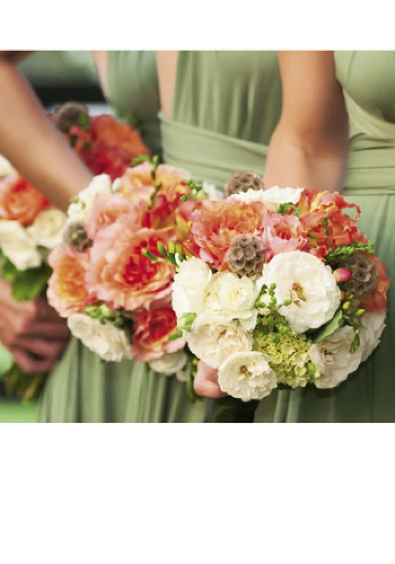 What a Handful: Terri Tezza of Ooh! Events assembled bridesmaids bouquets of geraniums