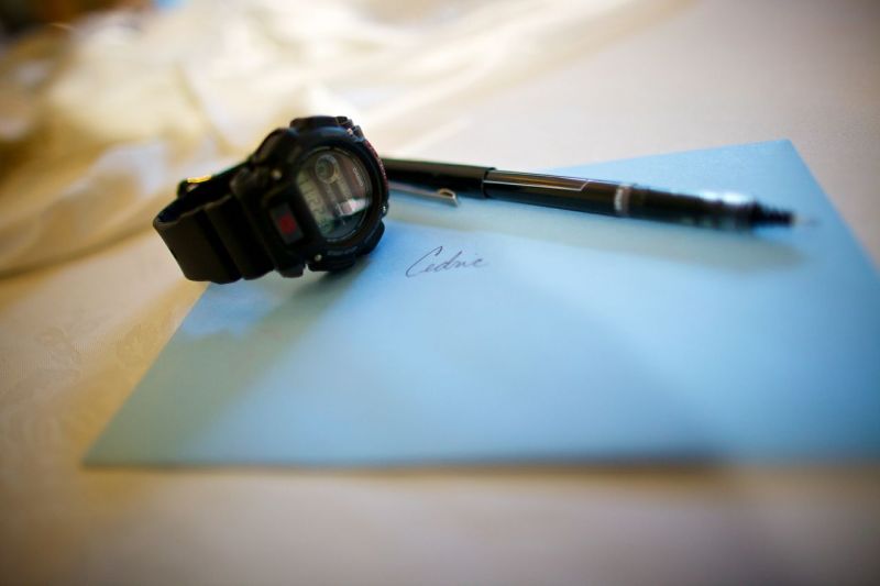N GOOD TIME: Along with the hand-written note, Richelle gifted Cedric a watch on the Big Day. “My mom is somewhat superstitious and would tell me that buying a watch for a boyfriend is bad luck because it is symbol that ‘time is ticking away in the relationship,’” laughs Richelle. “Although I’m not as superstitious as she is, I thought it wouldn’t hurt to wait and give him the watch on our wedding day.”