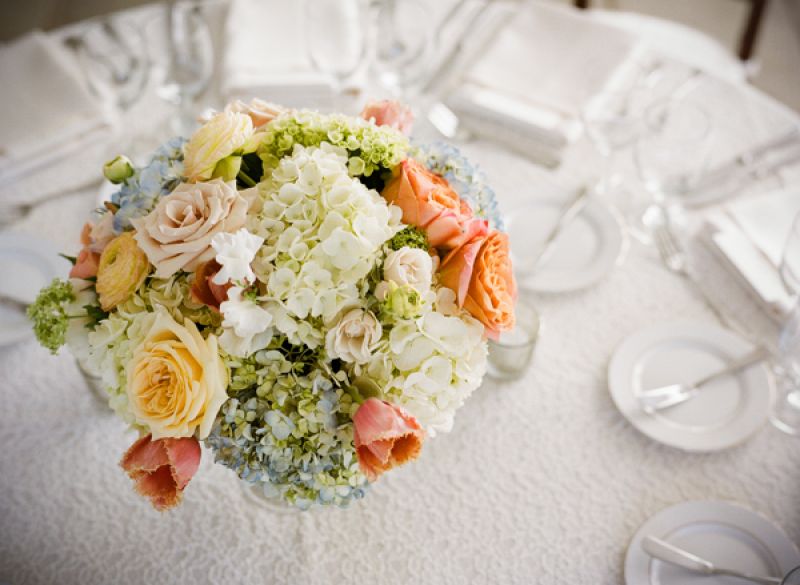 PASTEL POWER: Event planner Luke Wilson covered reception tables with textured white linens.