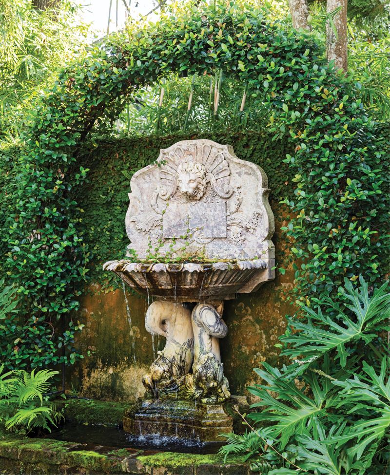Timeless Beauty - An 18th-century Charleston single house with a circa-1961 Loutrel Briggs-designed garden embraces a new era as a showpiece for contemporary art.
