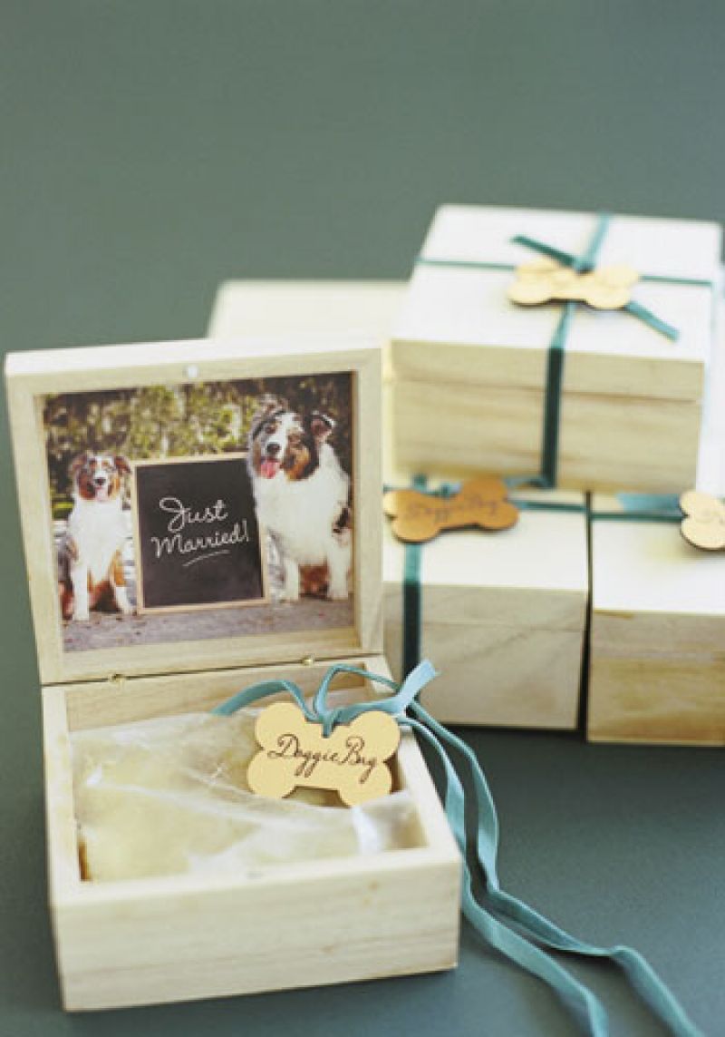 Puppy Love: The couple&#039;s two beloved Australian shepherds inspired the &quot;doggie bag&quot; cake boxes which guests took home.