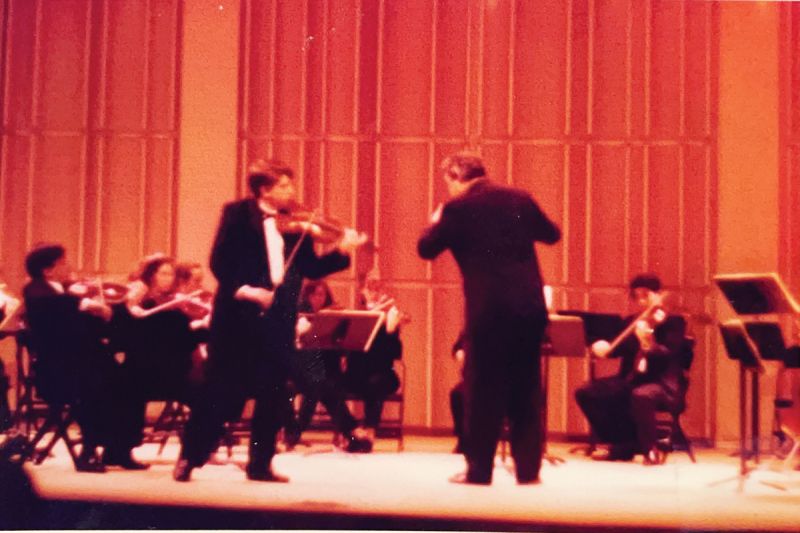 Early Recognition: As a 14-year-old, Bekker won a concerto competition and the opportunity to perform Bach’s Violin Concerto in E Major at New York City’s Merkin Hall under conductor David Barg.