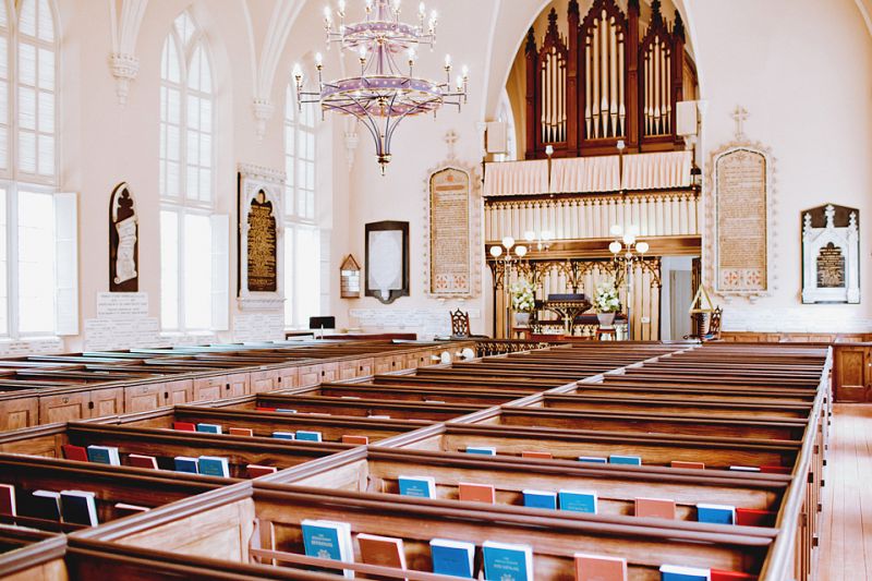 A BIT OF HISTORY: The couple exchanged vows at The French Protestant (Huguenot) Church in the French Quarter—Charleston’s oldest Gothic Revival building and a National Historic Landmark.