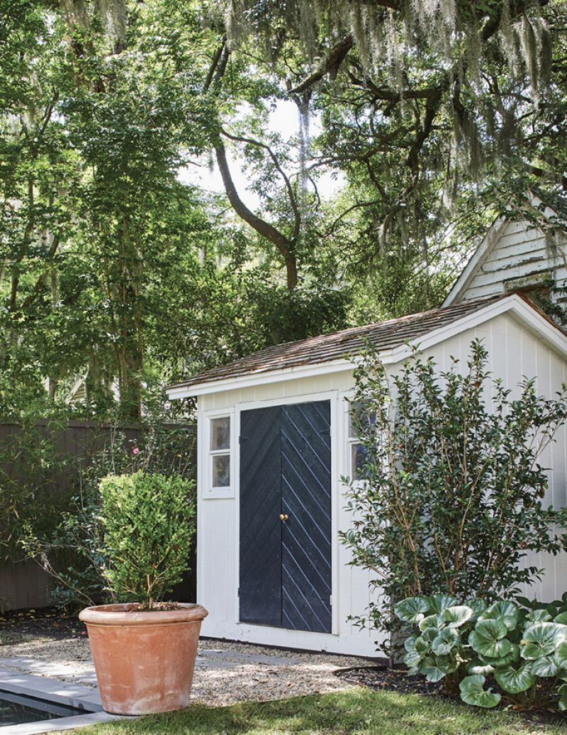 The team gave the existing shed a facelift and repositioned it within the lot; a new pool and lush lawn complete the picturesque milieu.