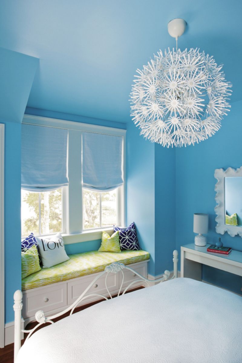 In Eliza’s room, an inviting window seat provides a place to relax and take in the river views.