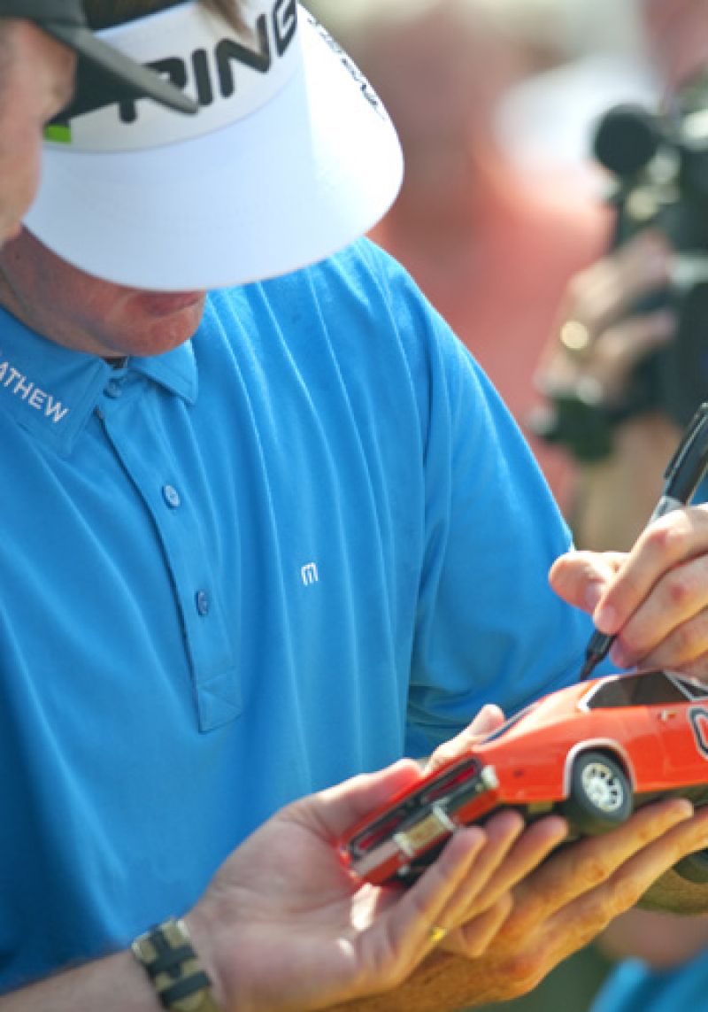Bubba Watson signing the General Lee.
