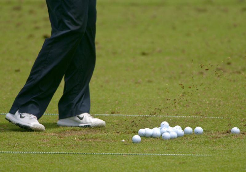 Tiger Woods warming up before taking the lead on the front nine.