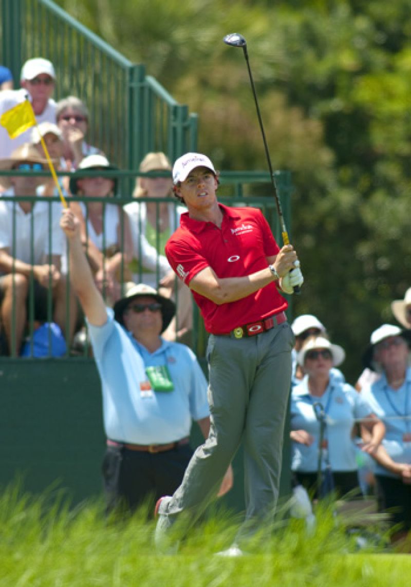 Rory Mcilroy starting his record breaking round with a great drive on the 1st hole.
