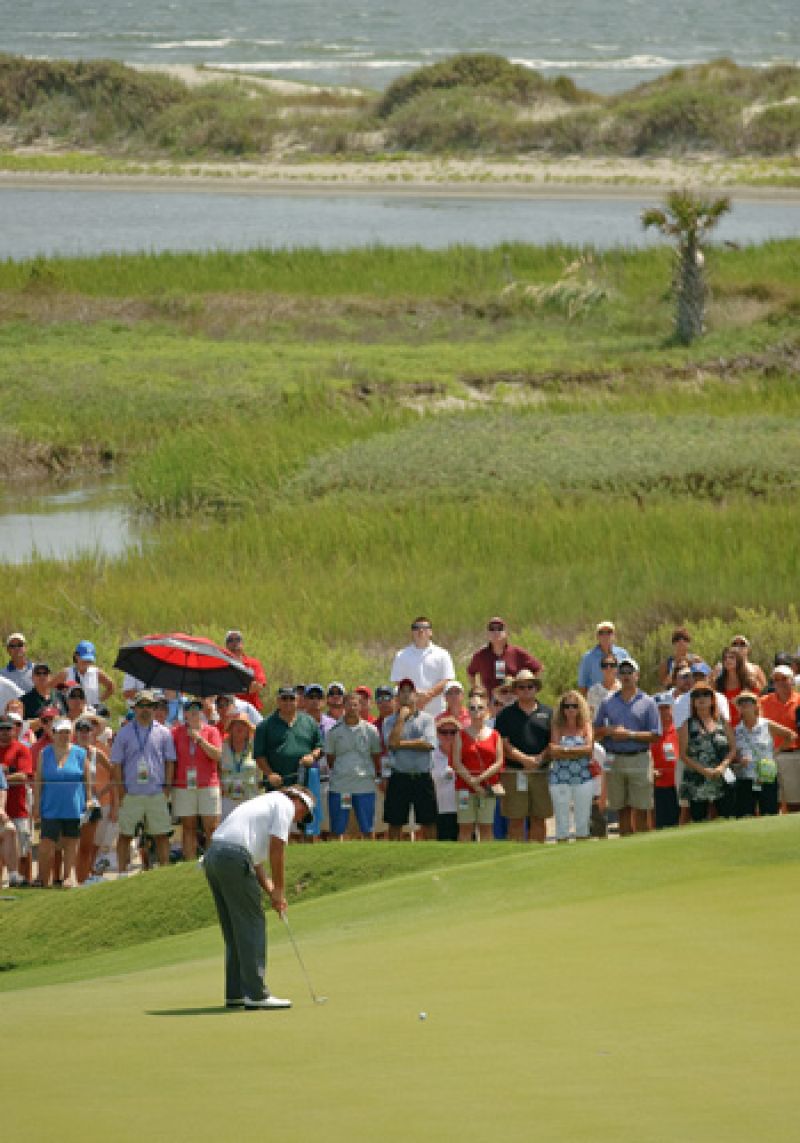 Phil Mickelson putting on the 9th green in the final round.