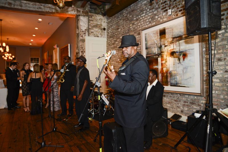 Oscar Rivers &amp; Company performed live jazz music throughout the evening.