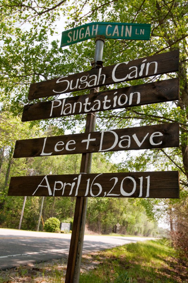 DIY DIRECTIONS: Wooden signs painted by Duvall hinted at the day’s down-to-earth vibe.