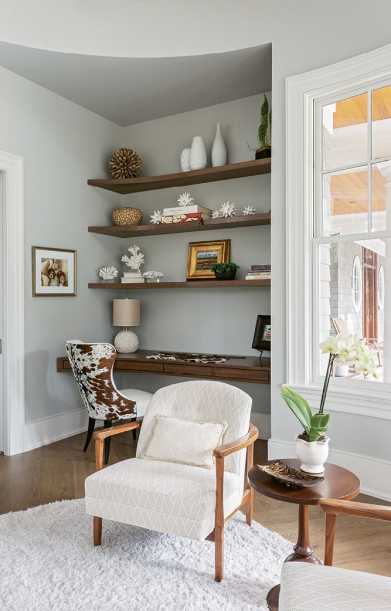 A desk, designed by Theresa Morton of Studio TTM and built by Ronnie Harrell of Veneer Works on John’s Island, continues the curve of the circular sitting room nestled in the cupola.