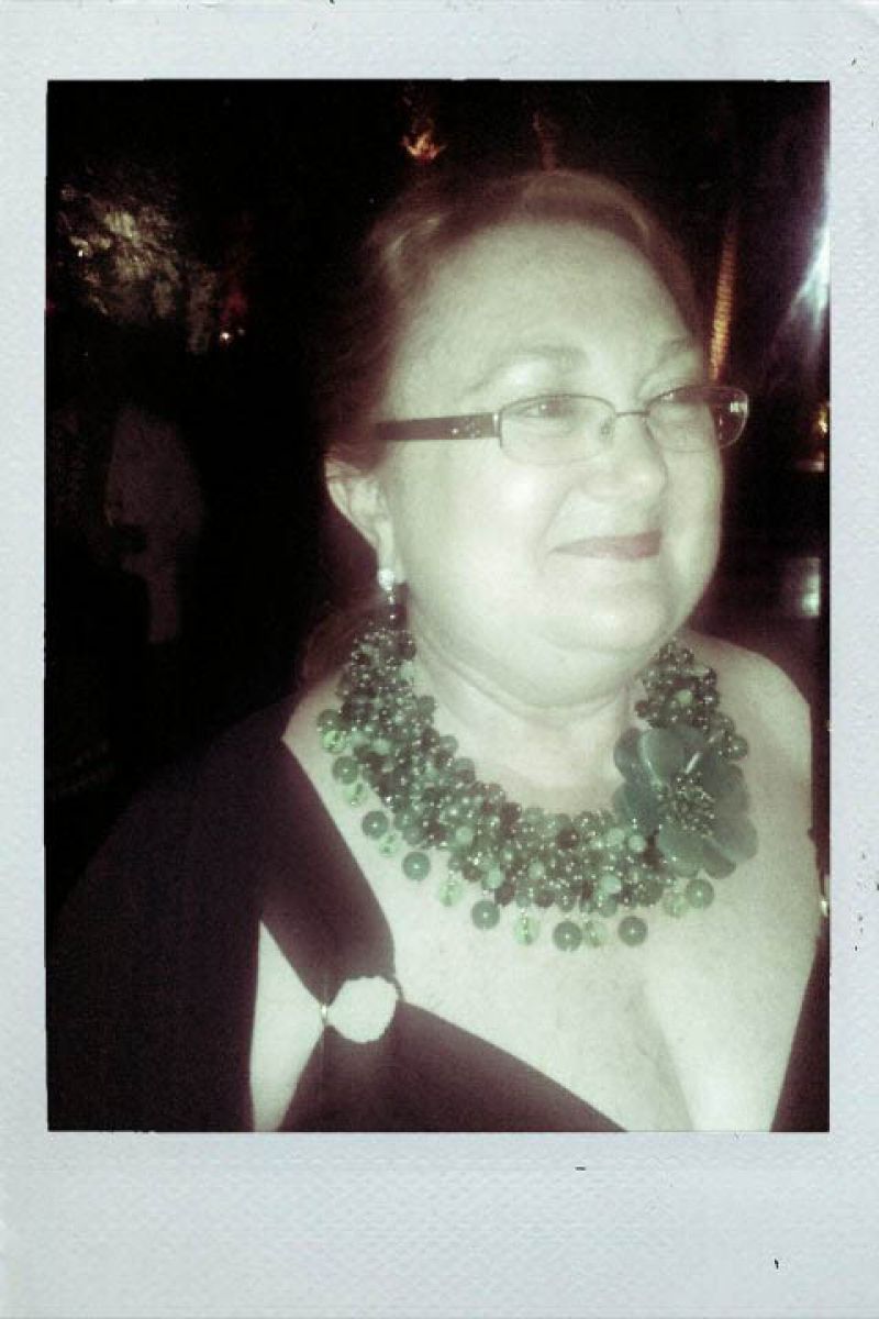 Event Decorator, Dennis Barto wears a glam oversized chunky choker! In line with the events color theme!
