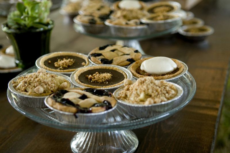 UNTRADITIONAL SWEETS: Rather than choosing a towering confection for dessert, the couple opted for mini pies from Duvall Catering, giving the spread a down-home, grandma’s cooking feel.