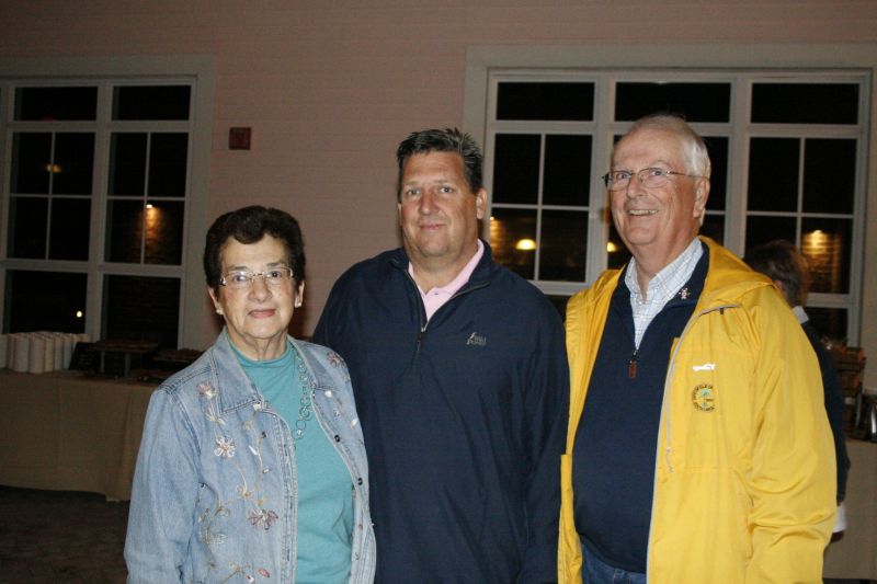 Rose Minton, Jeff Minton, and IOP mayor Dick Cronan