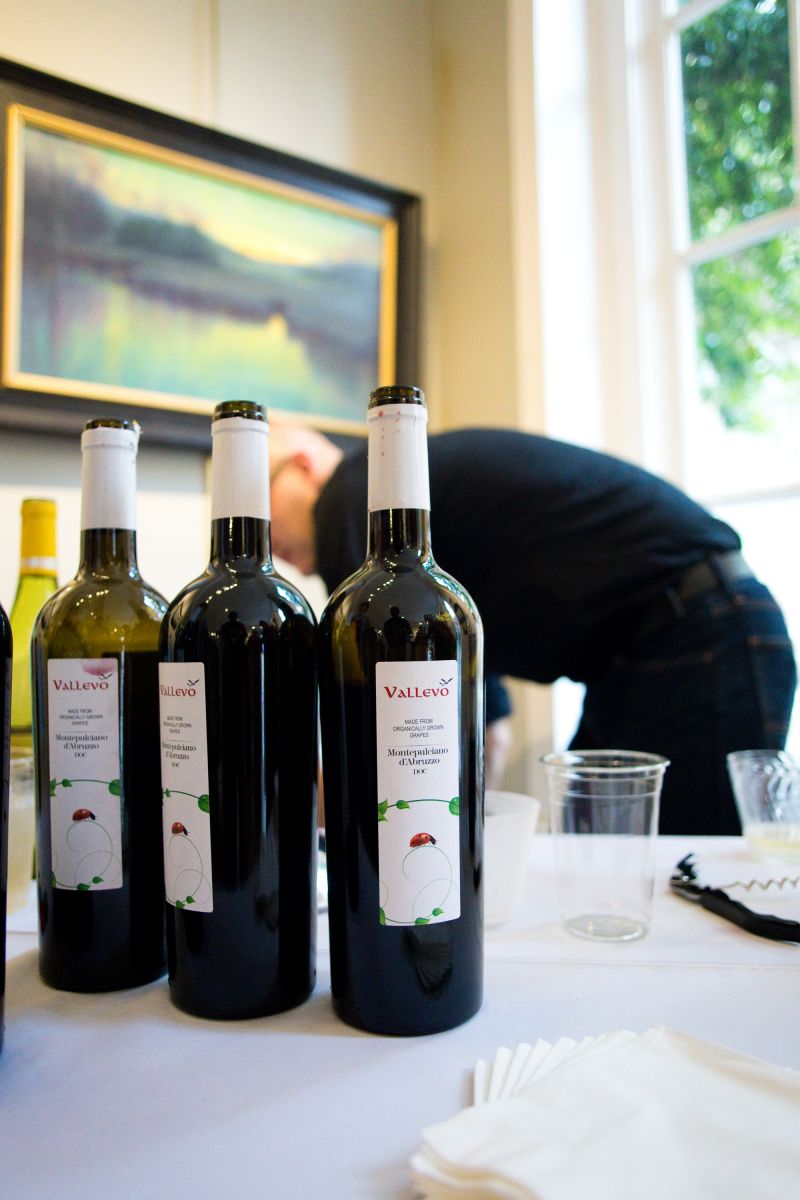 Attendees enjoyed red and white wine, soft drinks, and water at each gallery.