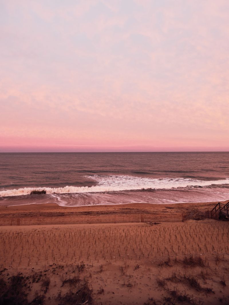 About 100 miles east of Manhattan and with no skyscrapers in sight, the Hamptons and Montauk are famously a summer-fall escape by the shore—picturesque, super stylish, and salty all at once.