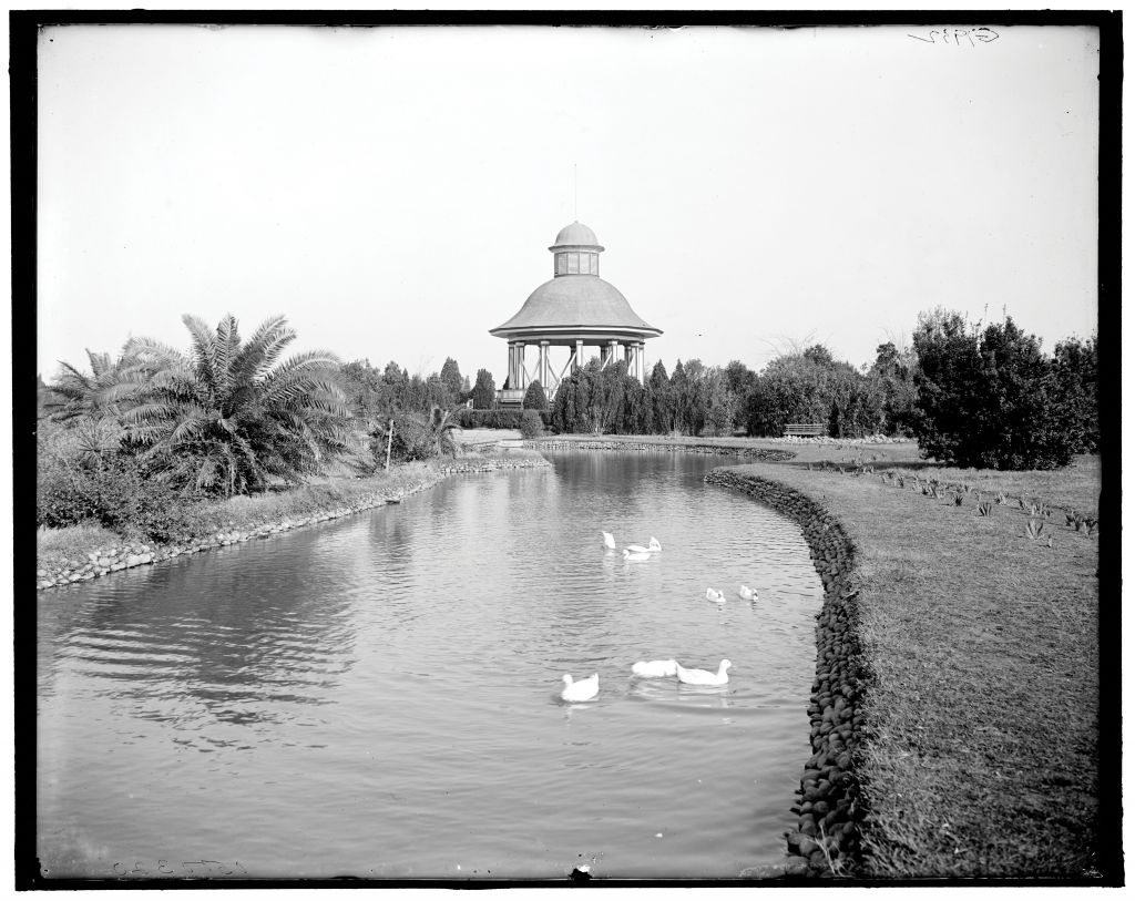 An early-20th-century photo shows the lagoon, with the 1901 bandstand still in its original position.